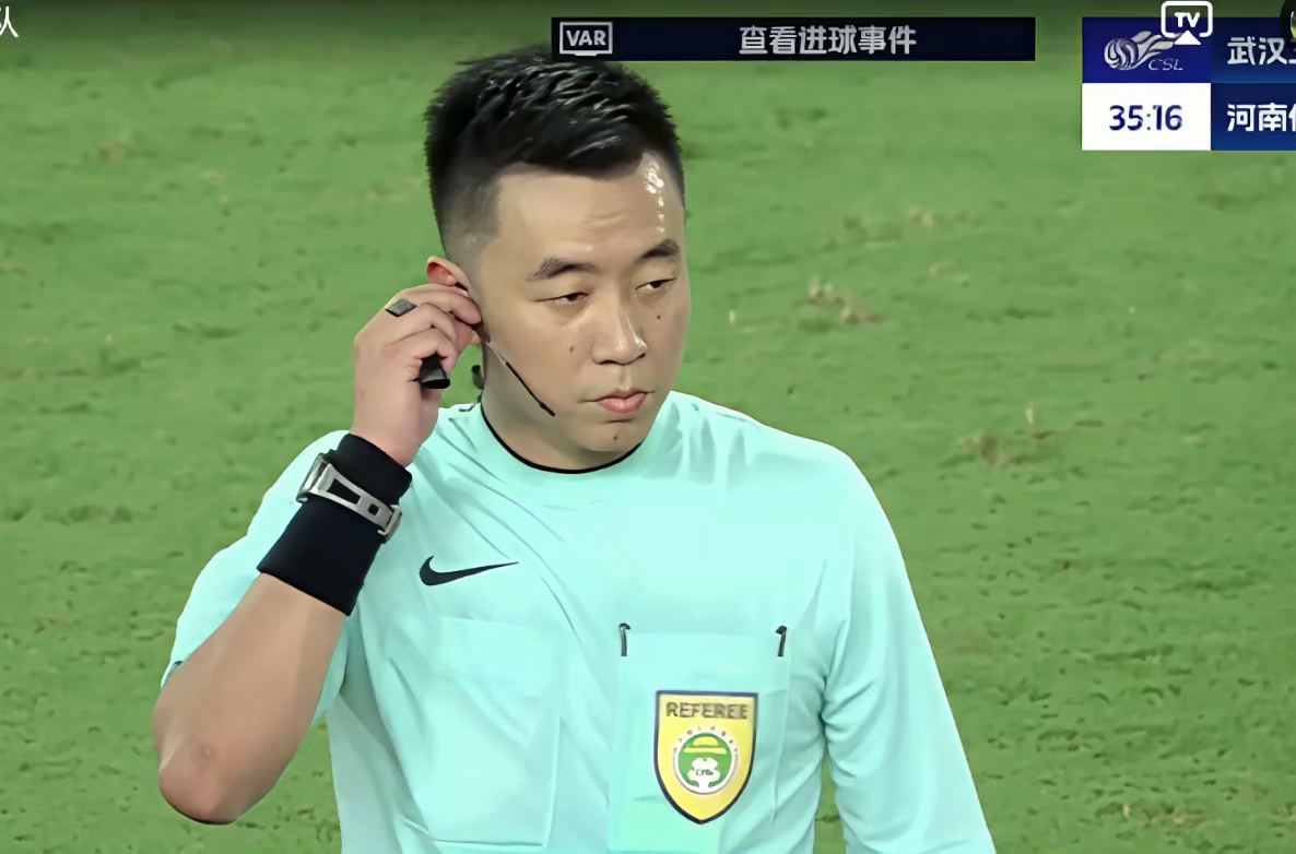 VAR争议再起，西甲裁判风波不断(弗里克讽刺VAR裁判再判巴萨越位新)