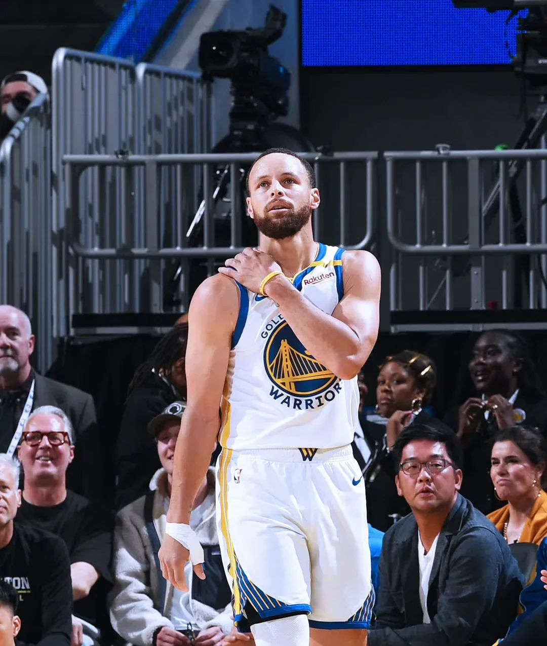 奇异果官网-顶级球星亮相比赛场，带来绝佳表现的简单介绍